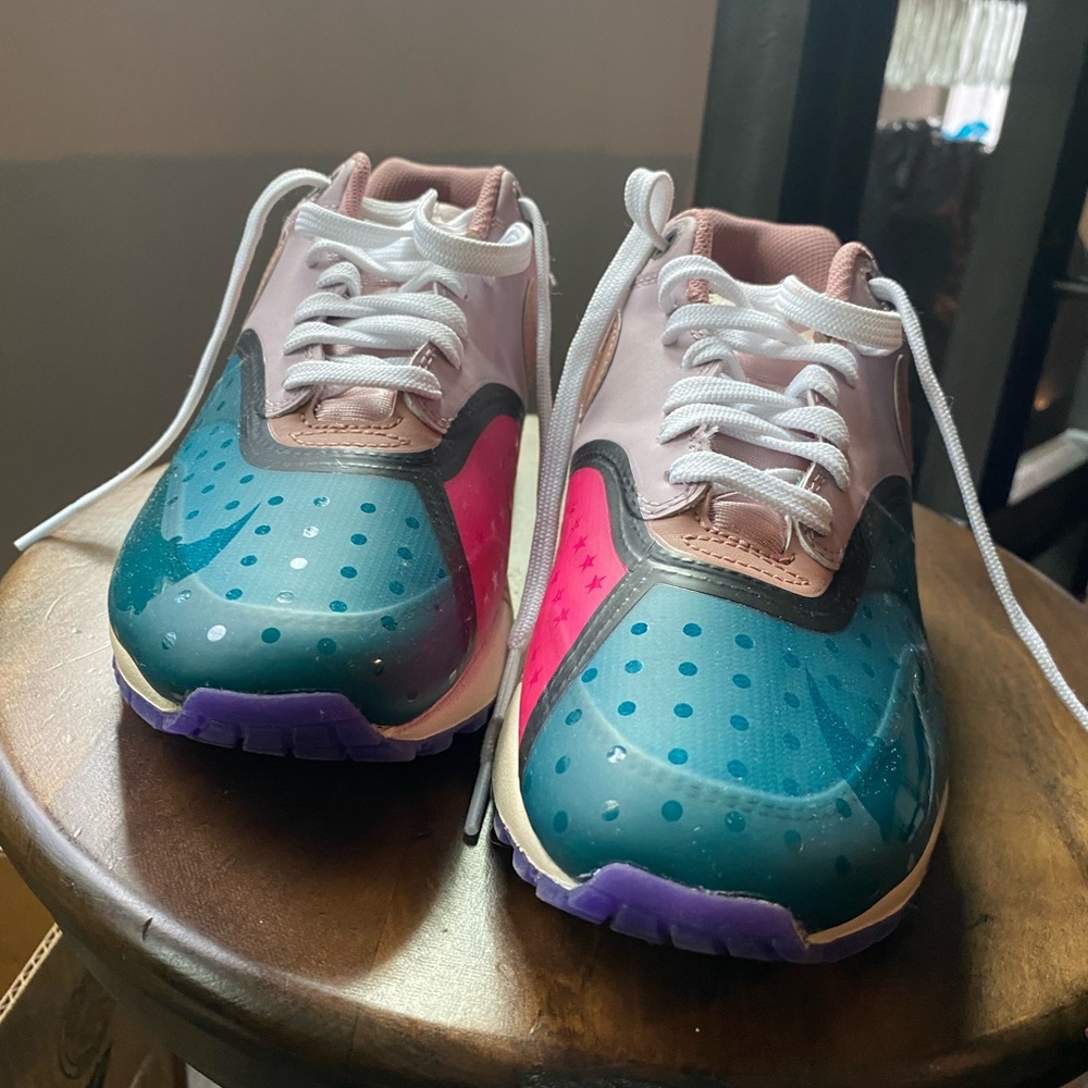Air Max 1 sneaker brand new condition without box sz 6.5